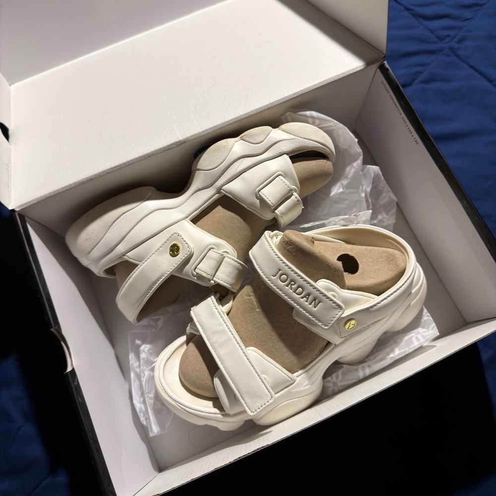 jordan deja sandal